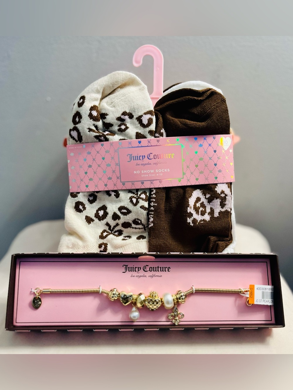 JUICY COUTURE Women’s 2-Piece Brown and Pink Jewelry and Socks Bundle.